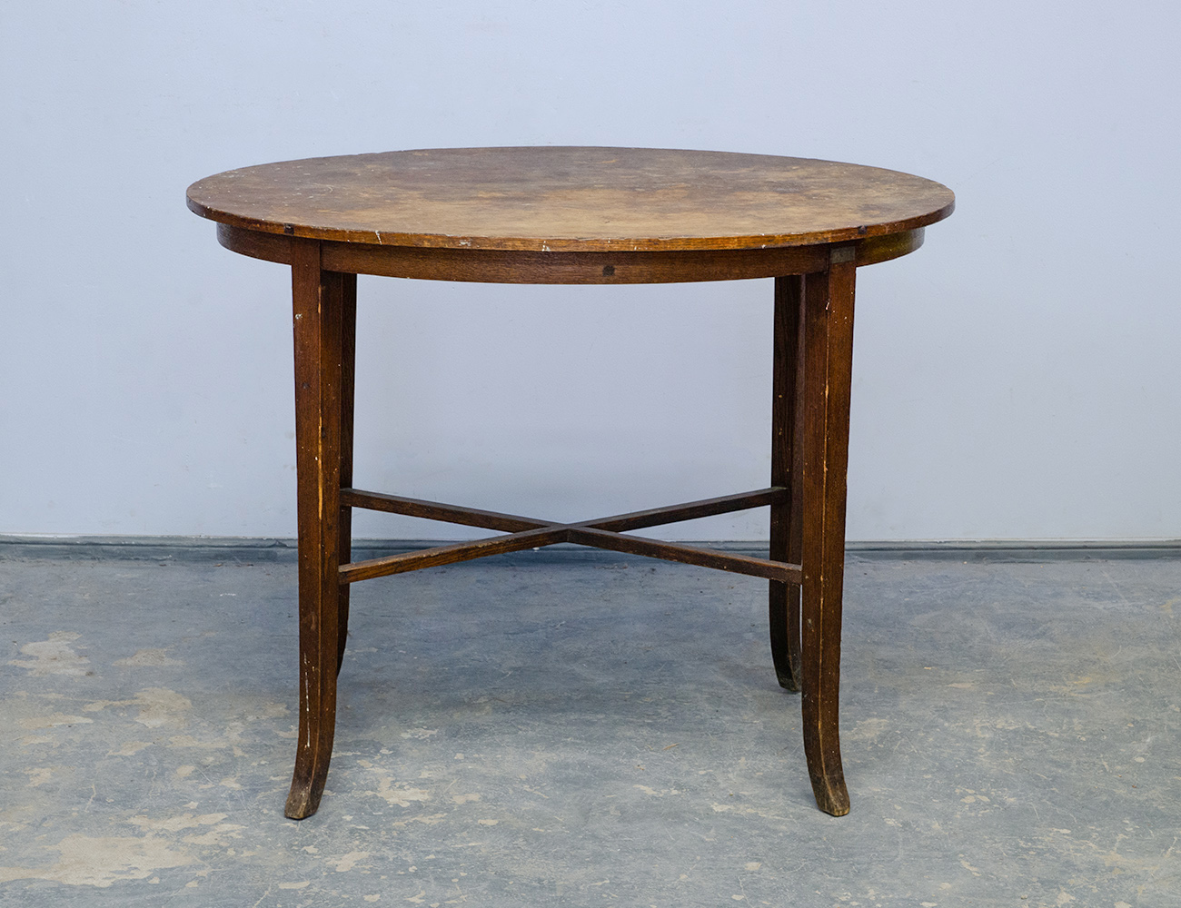 Старинный дубовый гостиный стол