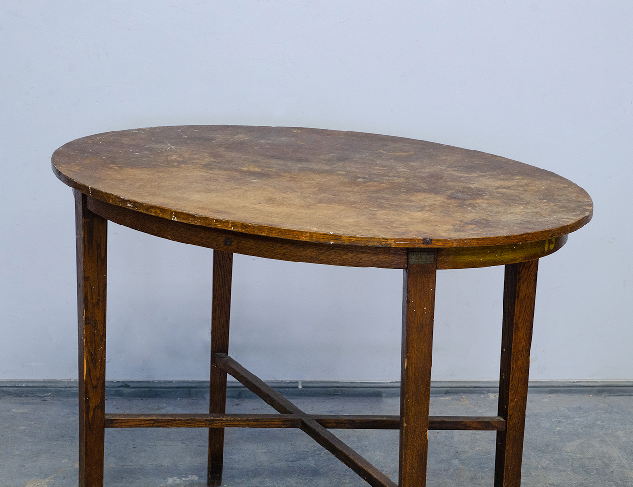 Старинный дубовый гостиный стол