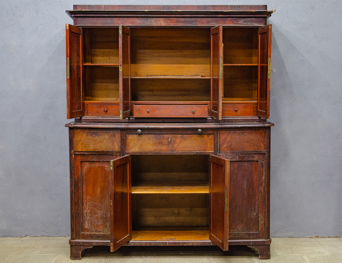 Антикварный буфет красного дерева, ампир