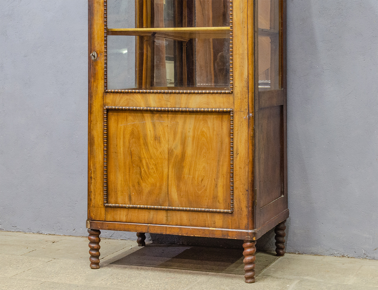 Антикварная витрина в стиле ампир, 19 век