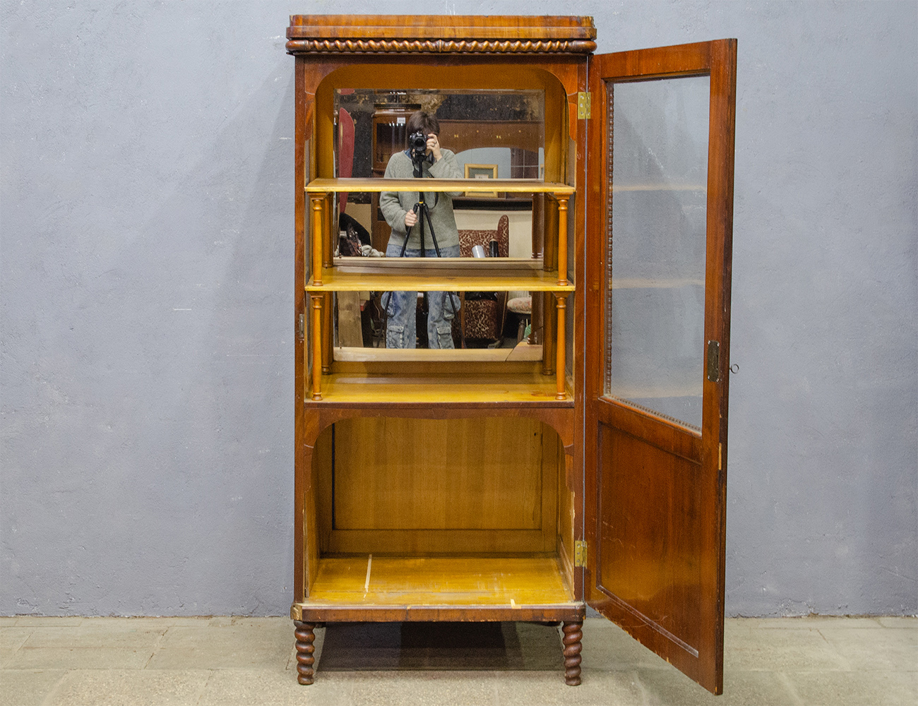 Антикварная витрина в стиле ампир, 19 век