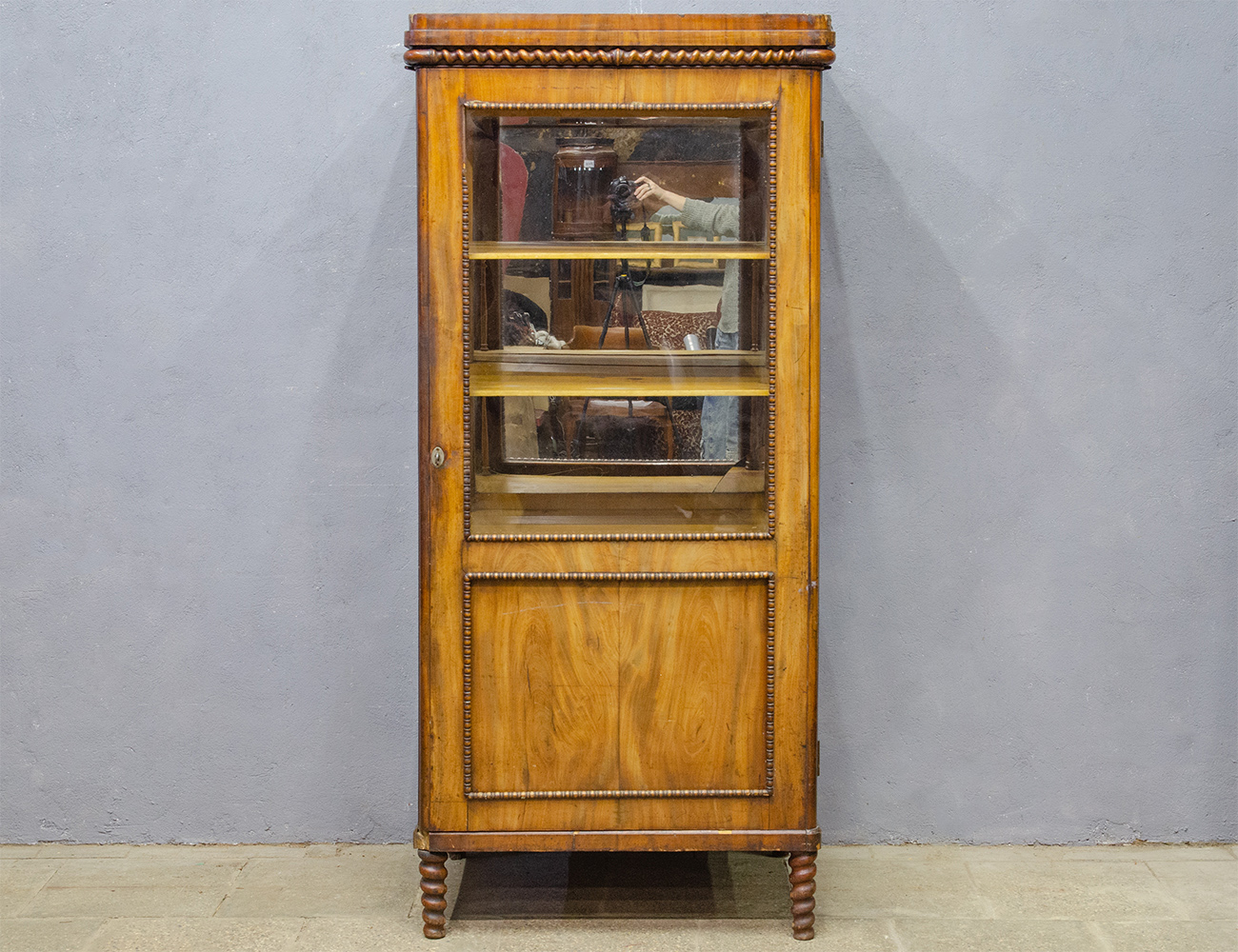 Антикварная витрина в стиле ампир, 19 век