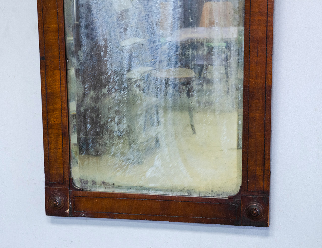 Антикварное настенное зеркало красного дерева