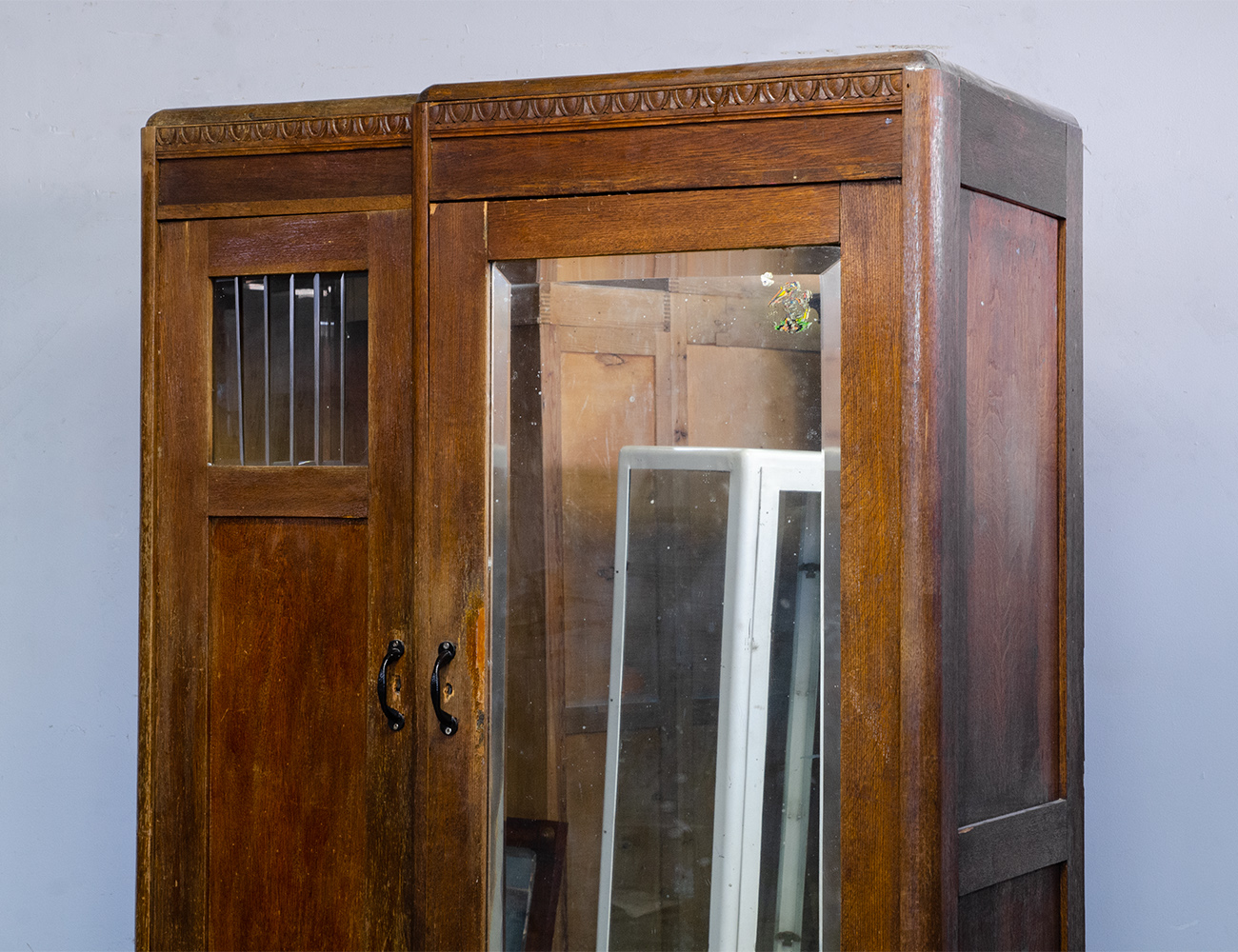 Старинный дубовый платяной шкаф