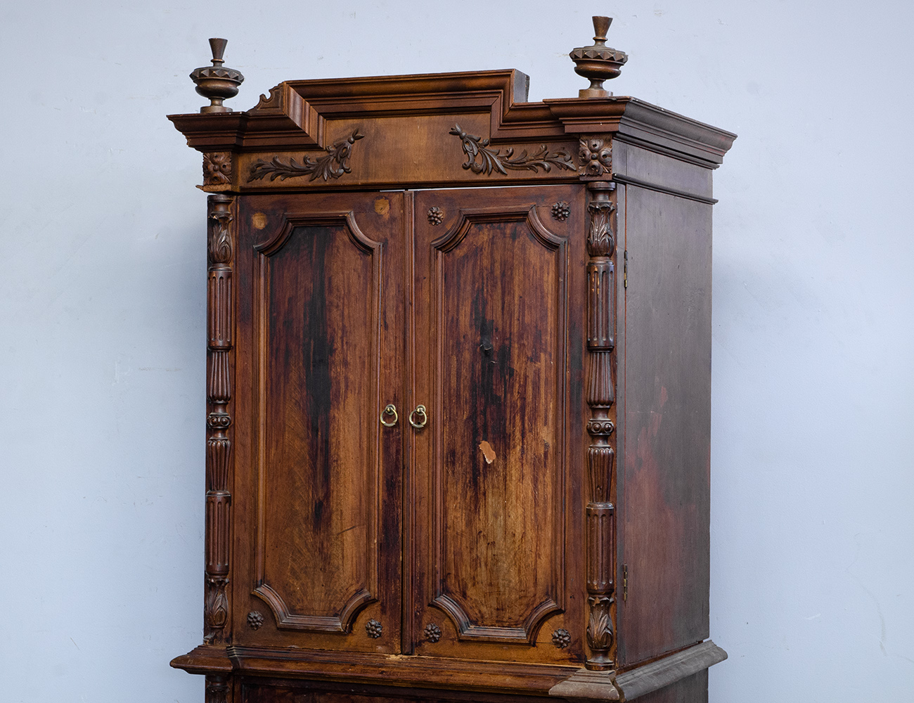 Антикварный шкаф-монашка, 19 век