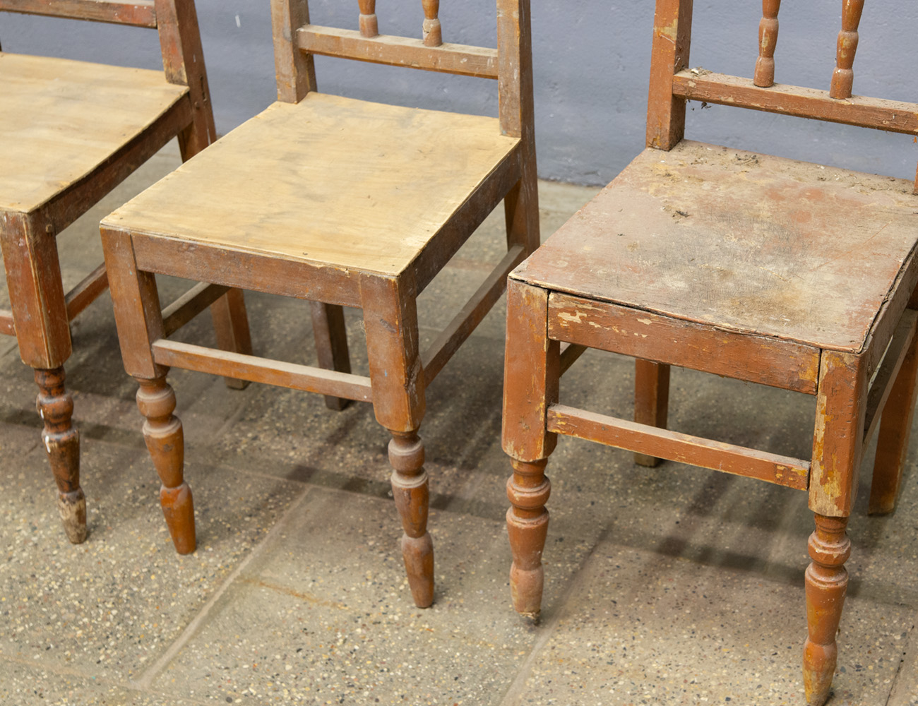 Антикварные деревенские стулья