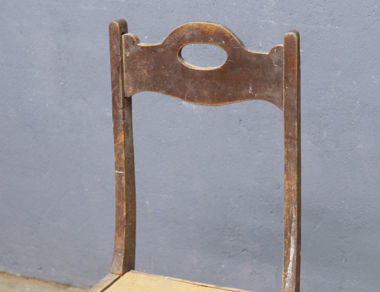 Антикварный деревенский стул