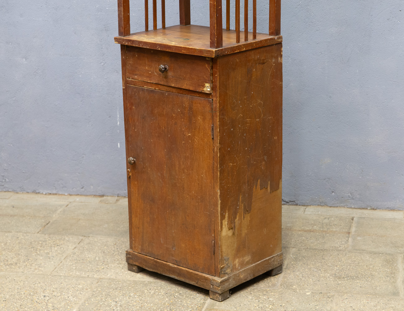 Старинная этажерка с тумбой