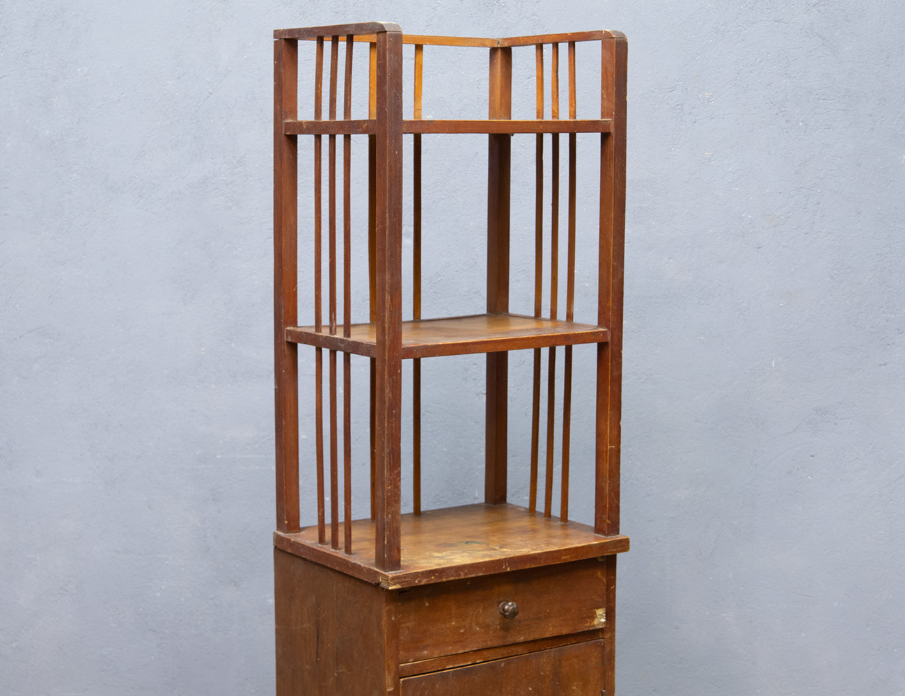 Старинная этажерка с тумбой