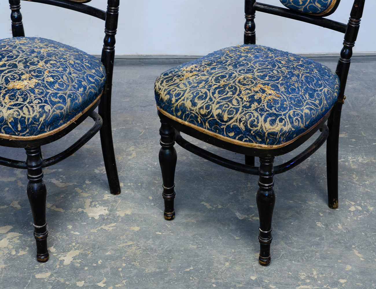 Антикварные венские стулья