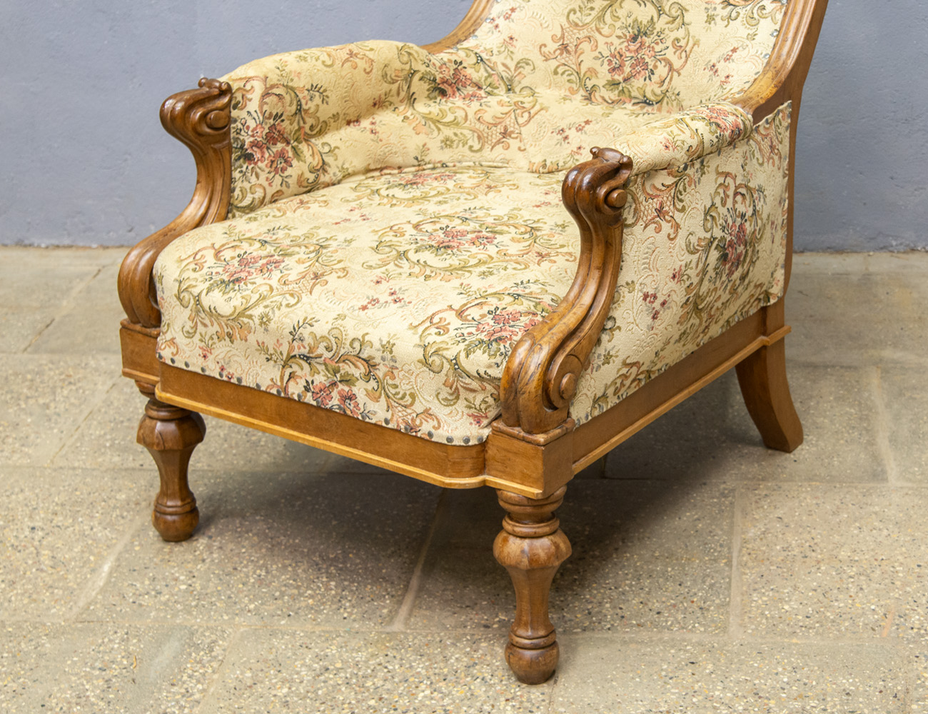 Антикварное ореховое кресло, 19 век