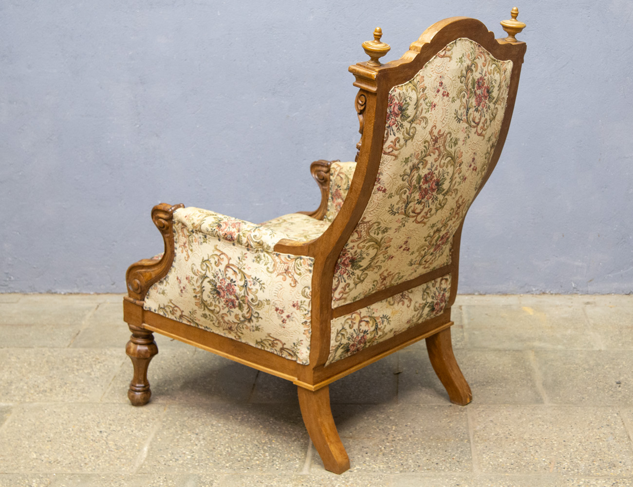 Антикварное ореховое кресло, 19 век