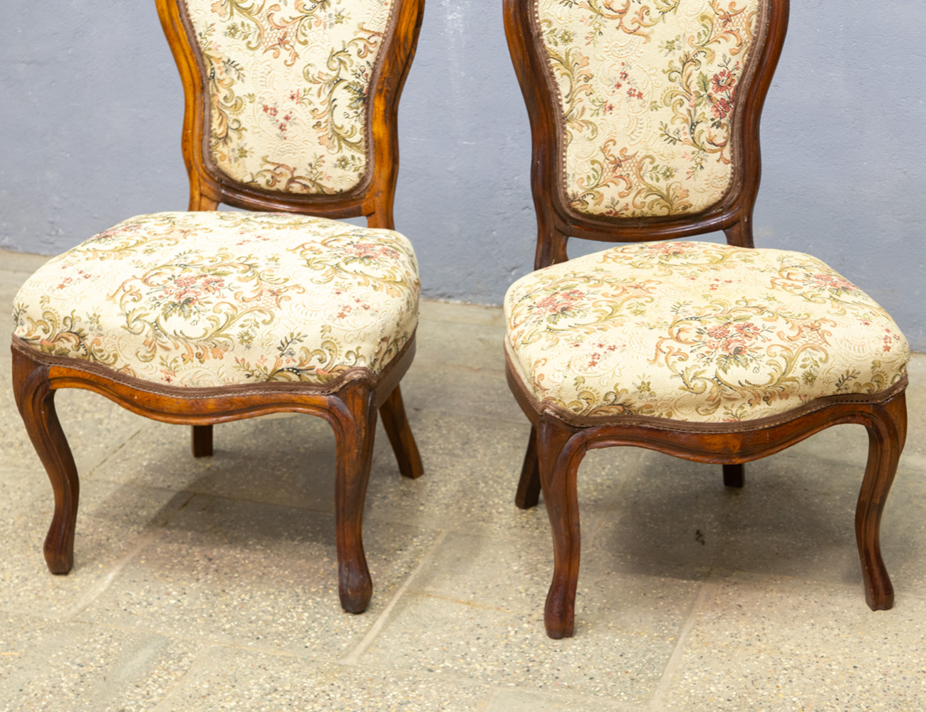 Антикварные ореховые стулья, рококо