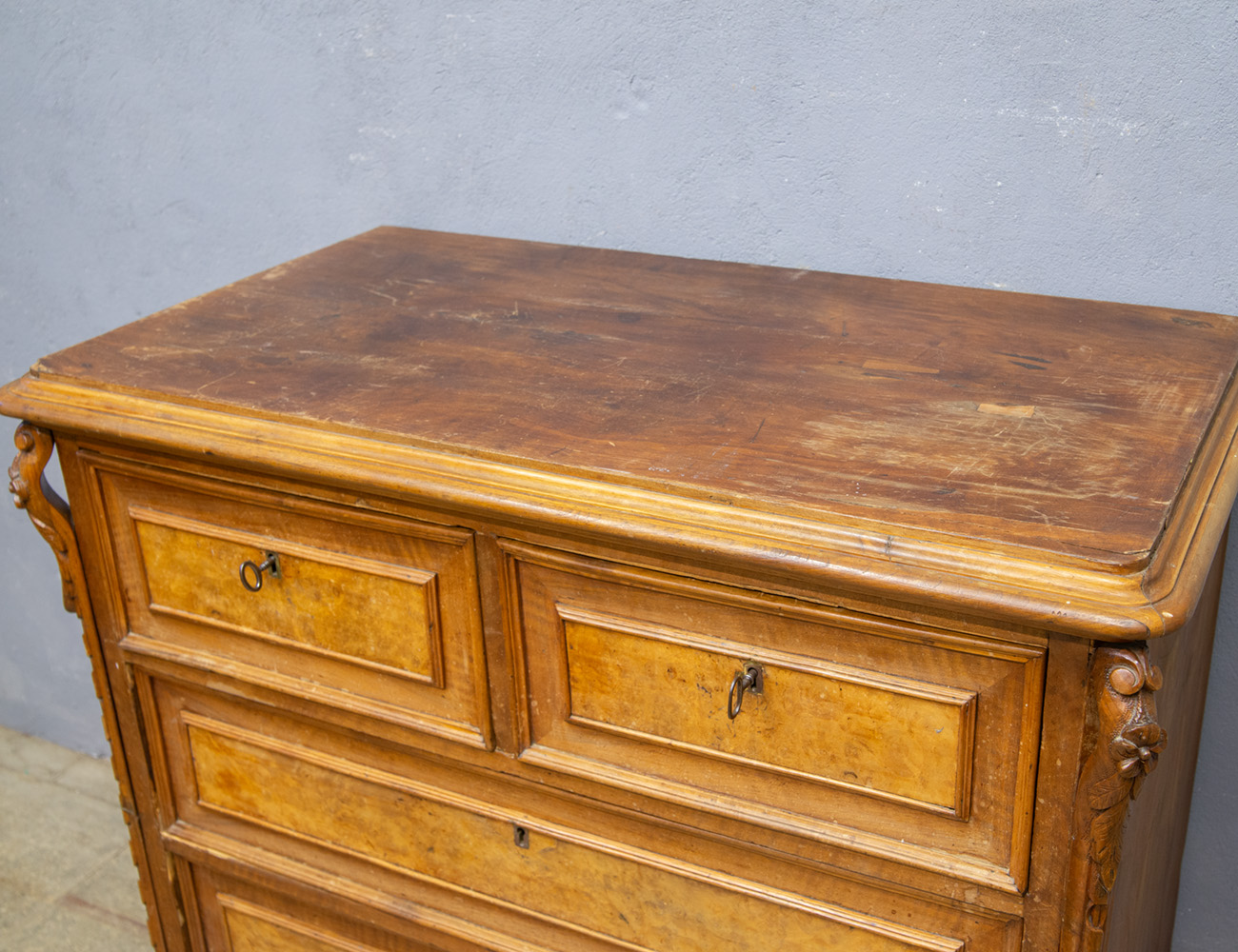 Антикварный ореховый комод, рококо