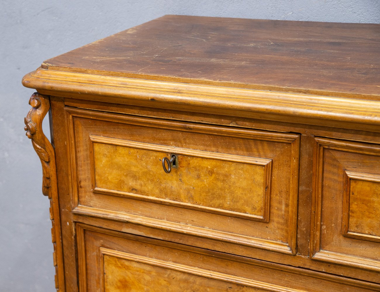 Антикварный ореховый комод, рококо