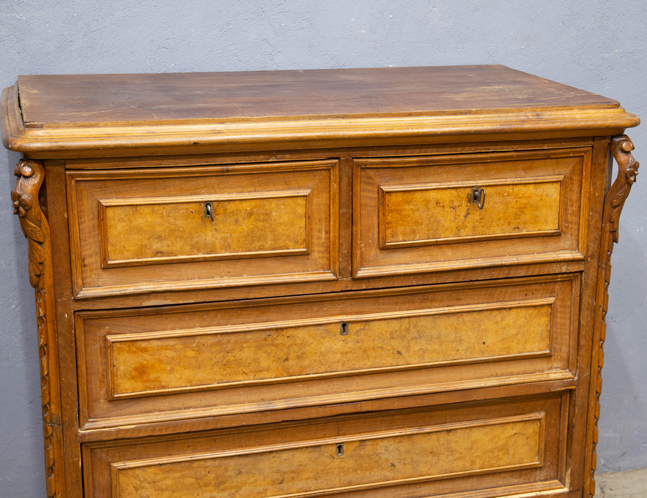 Антикварный ореховый комод, рококо