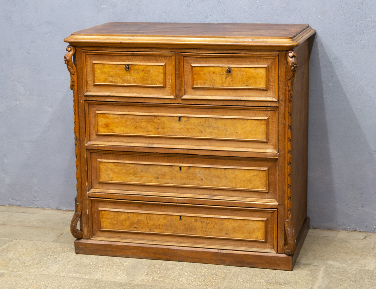 Антикварный ореховый комод, рококо