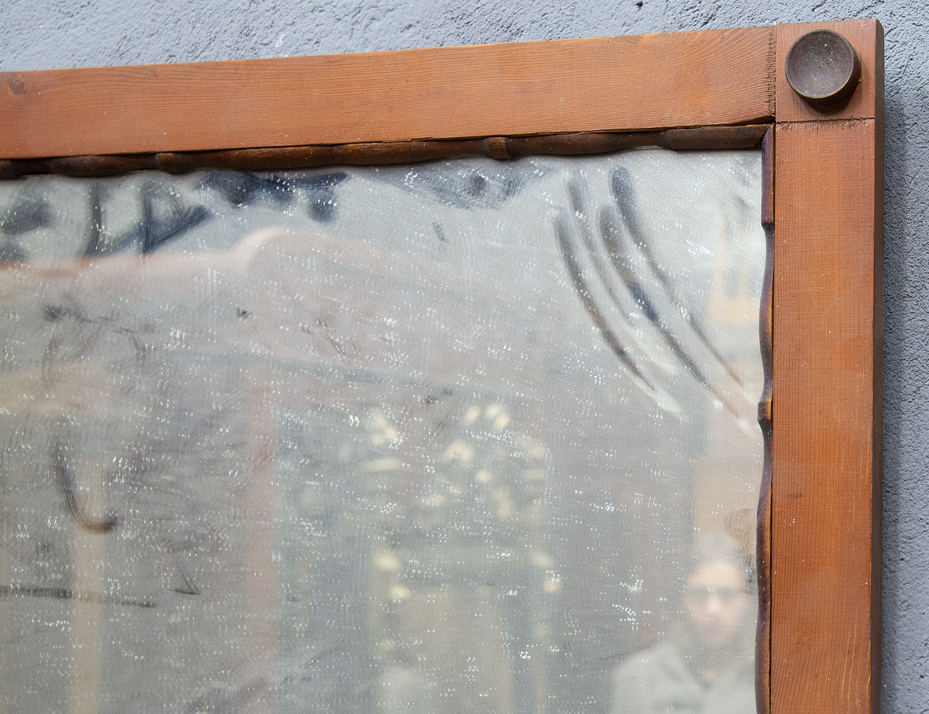 Старинное настенное зеркало