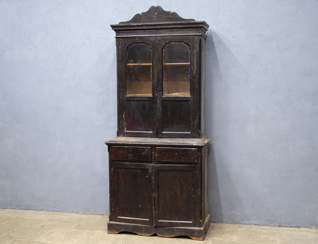 Старинный деревенский буфет