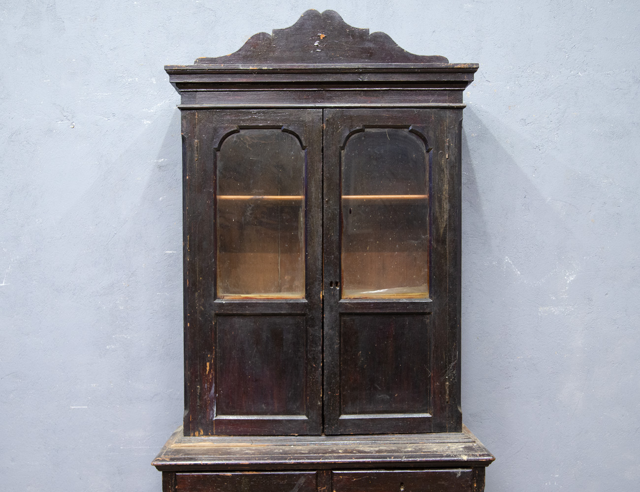 Старинный деревенский буфет