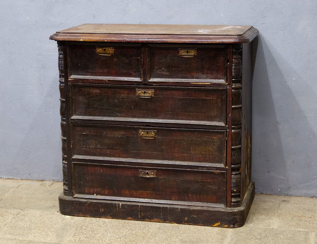 Антикварный ореховый комод