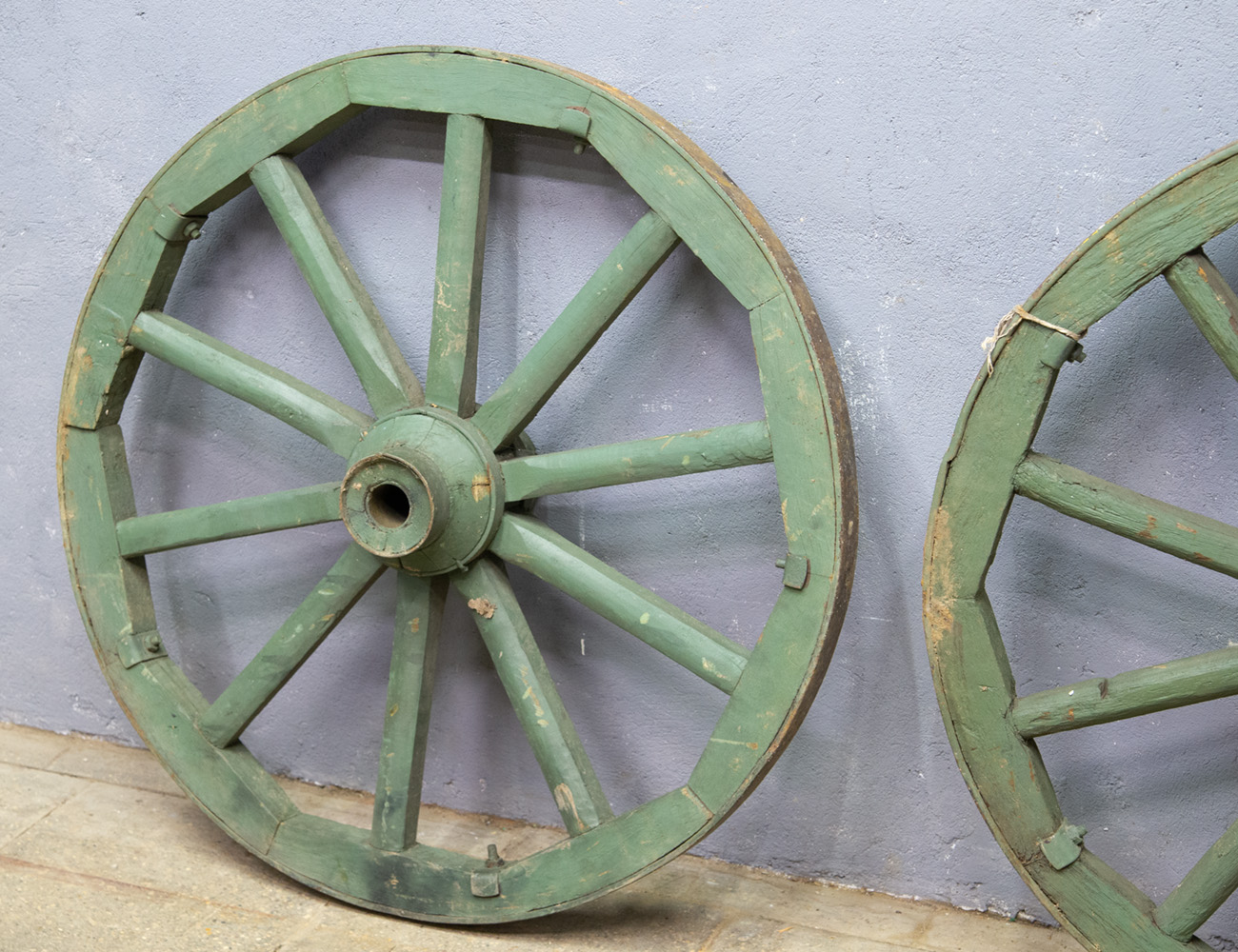 Старинные колеса от телеги