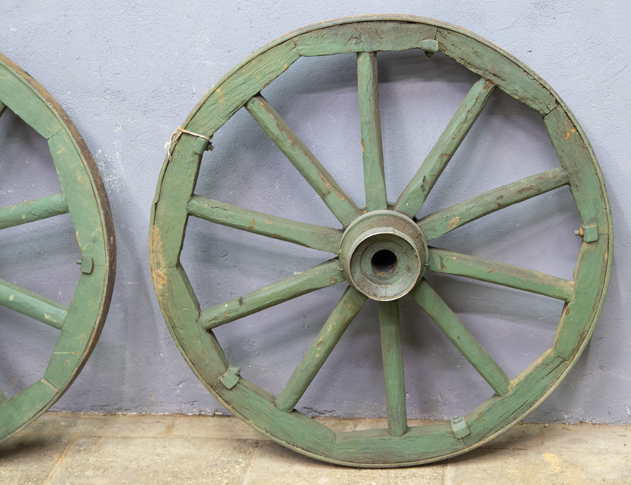 Старинные колеса от телеги