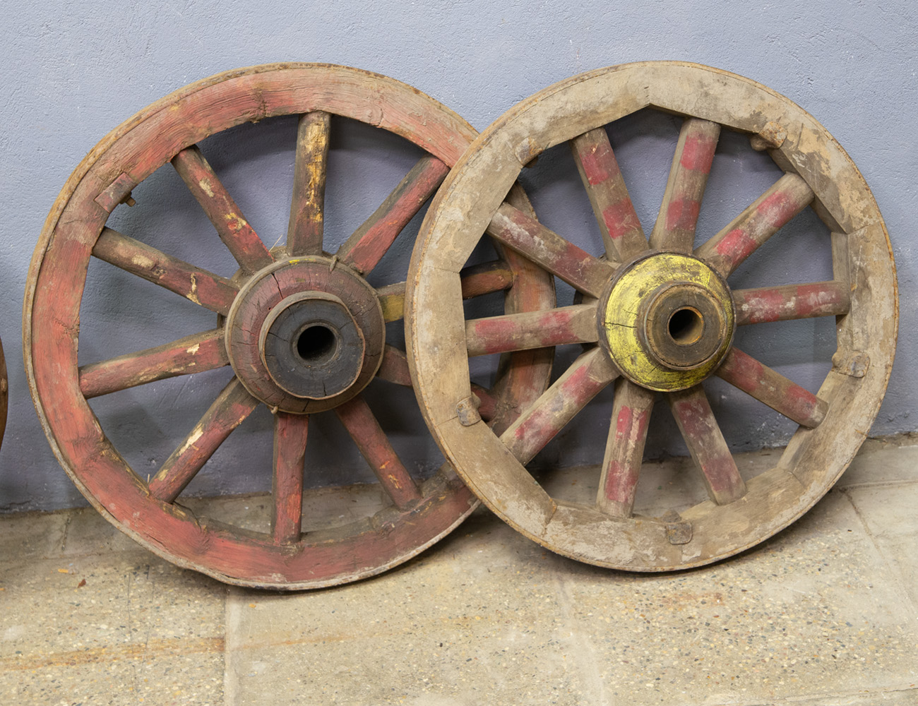 Старинные колеса от телеги