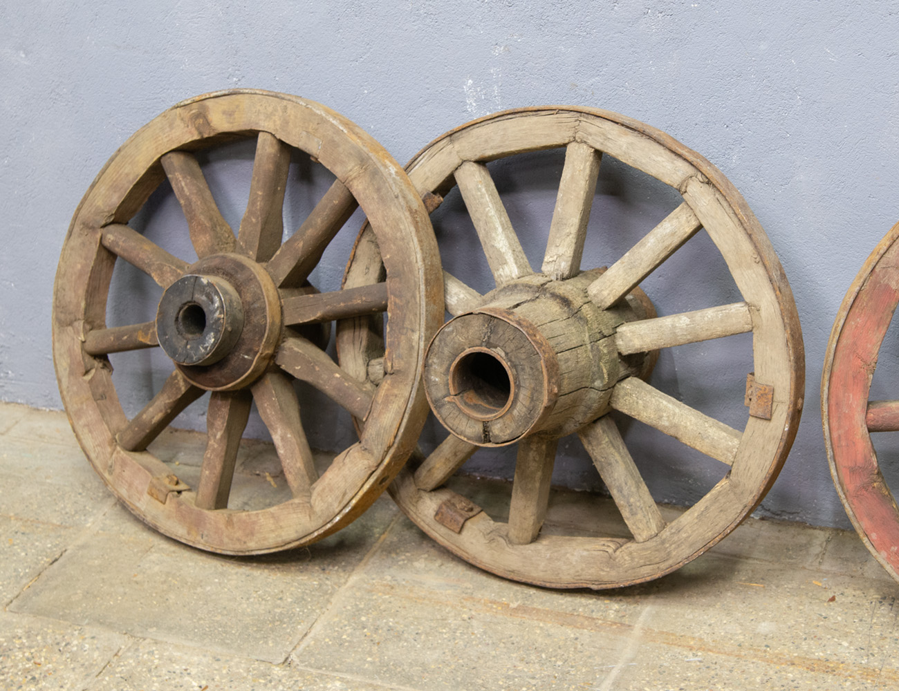 Старинные колеса от телеги