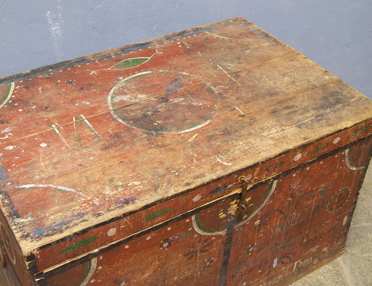 Антикварный расписной сундук