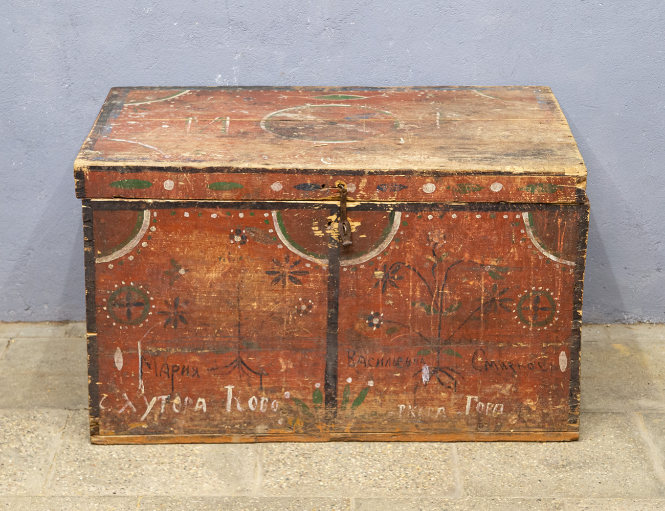 Антикварный расписной сундук