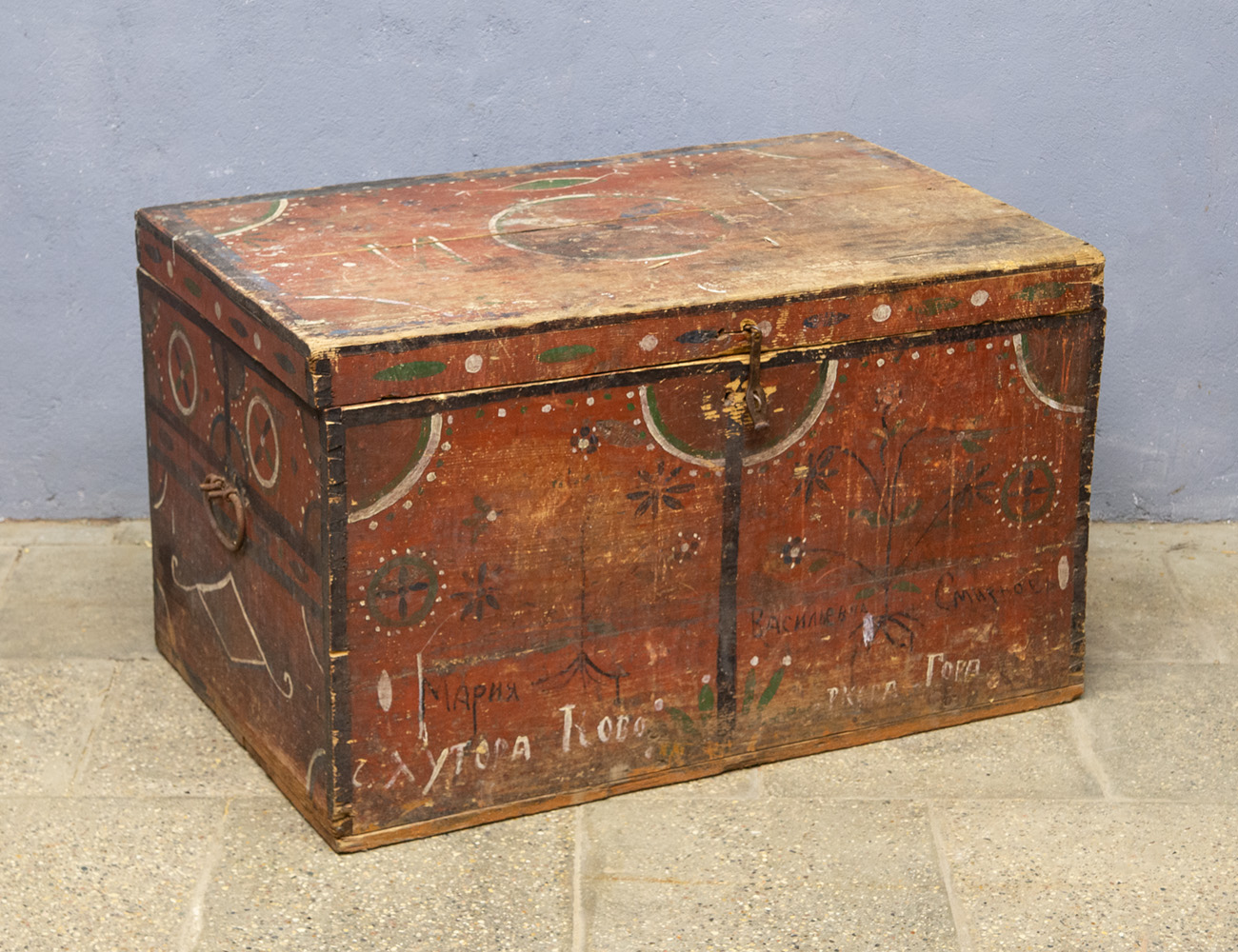 Антикварный расписной сундук