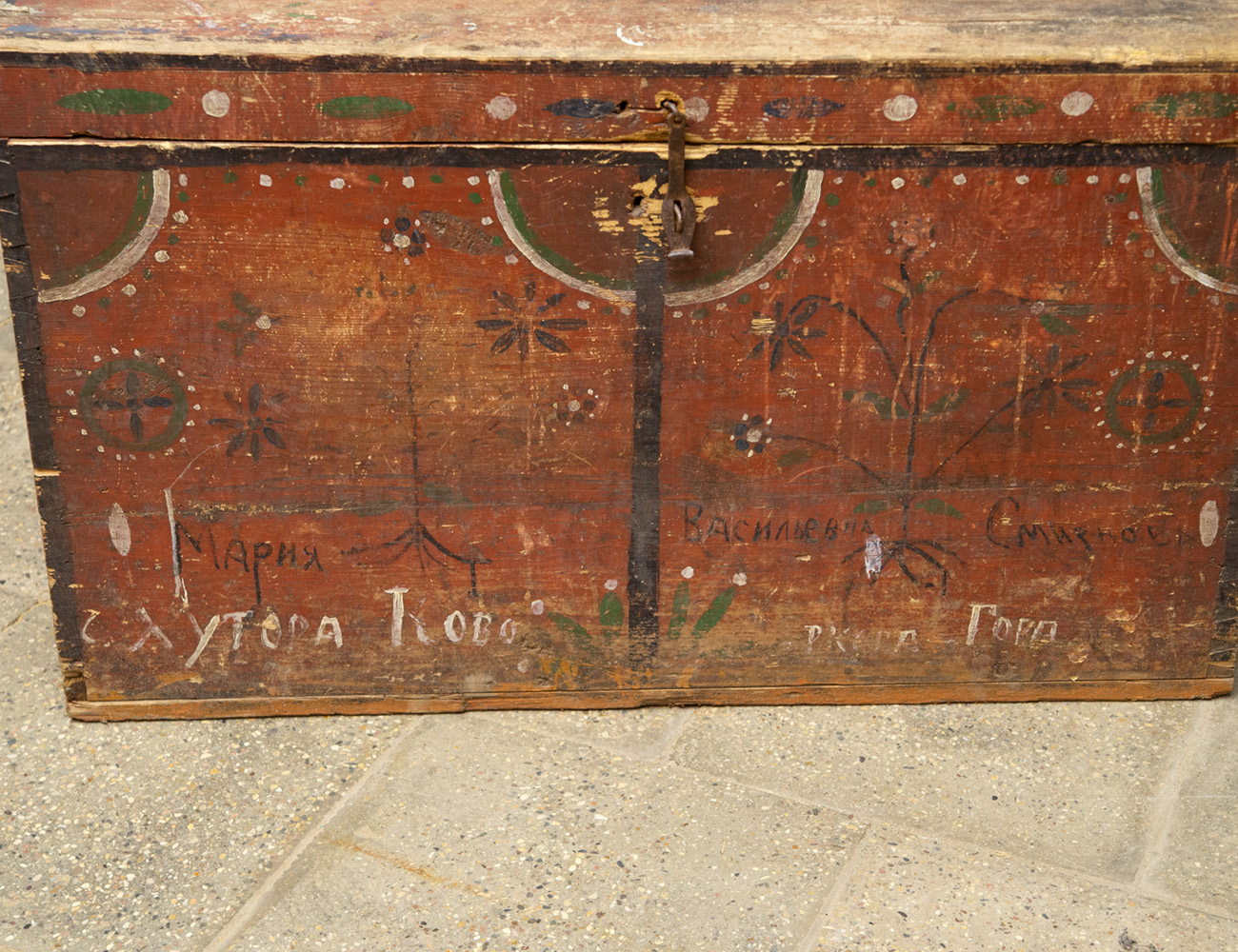 Антикварный расписной сундук