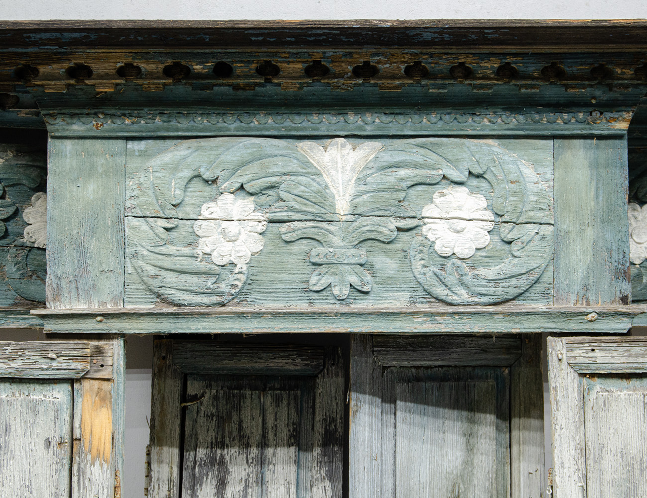 Старинные наличники со ставнями, конец 19 века