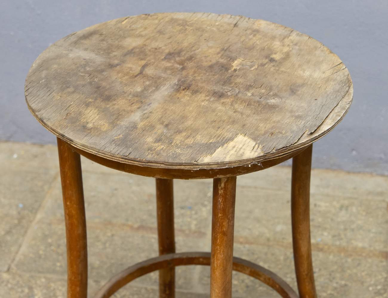 Старинный круглый венский столик