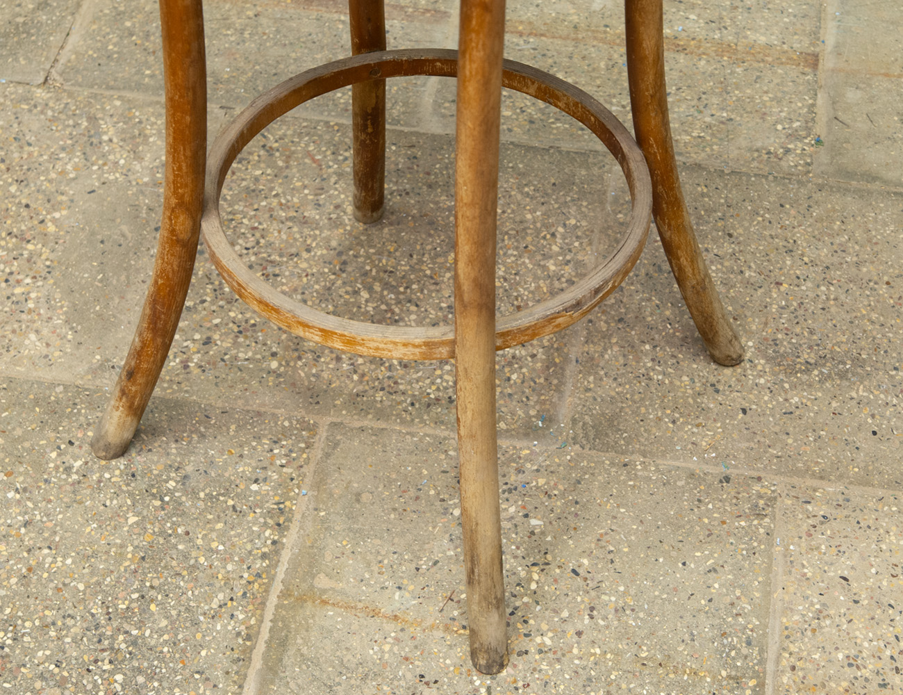 Старинный круглый венский столик