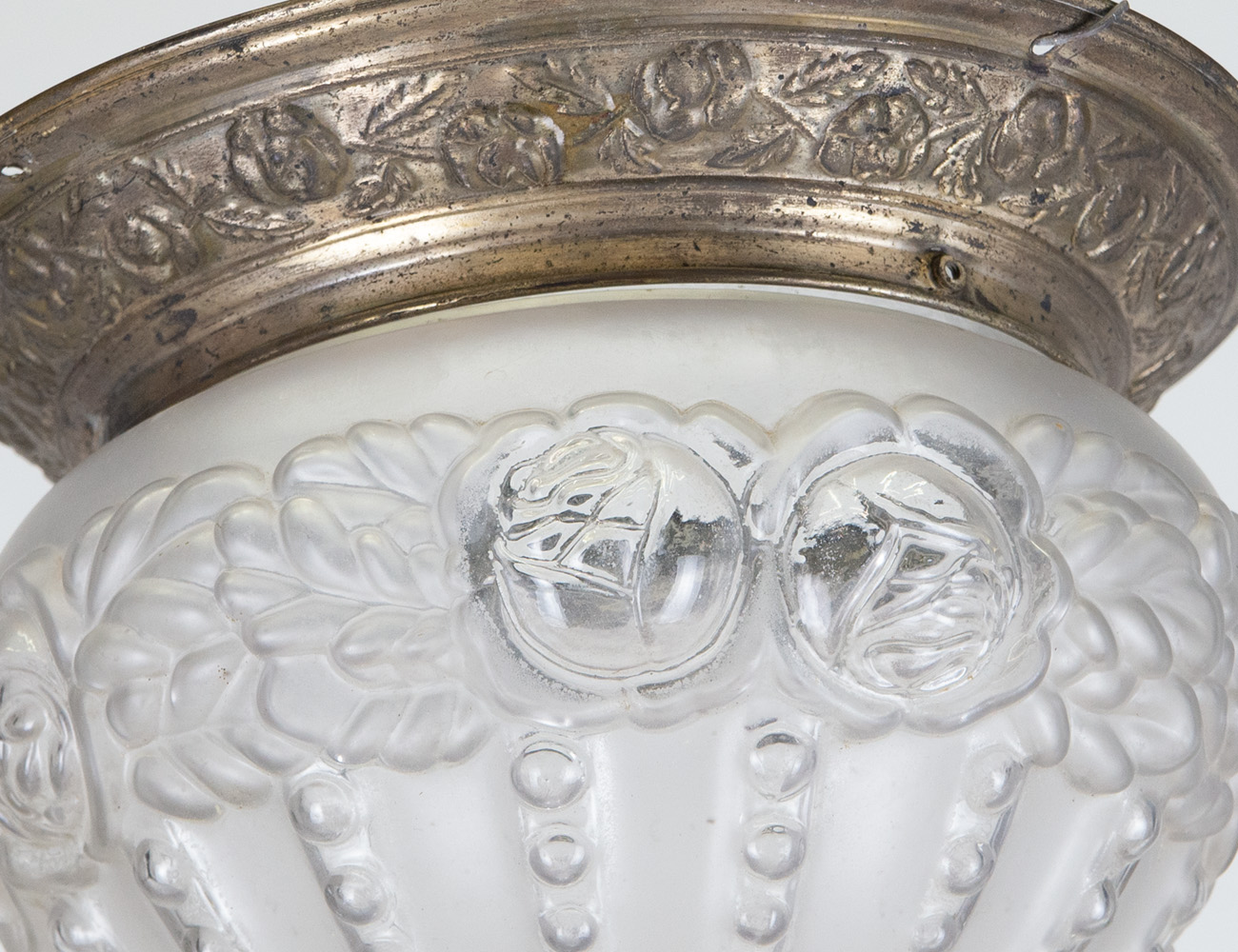 Старинный потолочный светильник