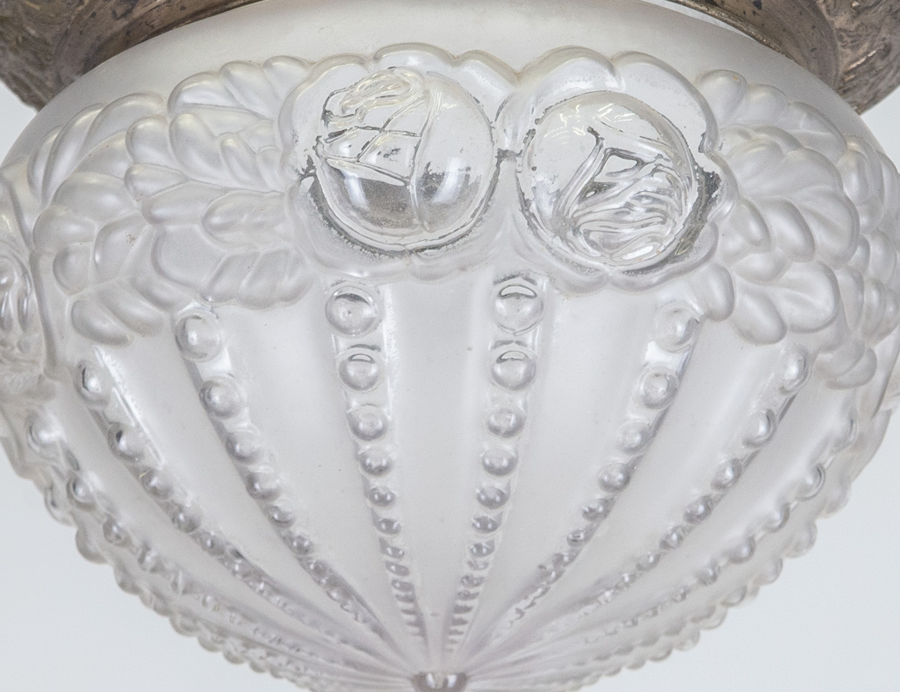 Старинный потолочный светильник