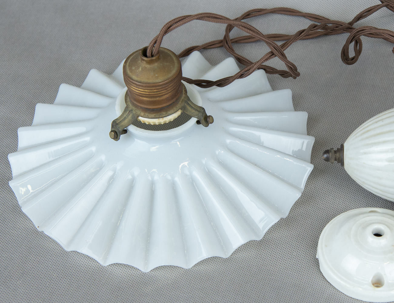 Старинный подвесной светильник с противовесом