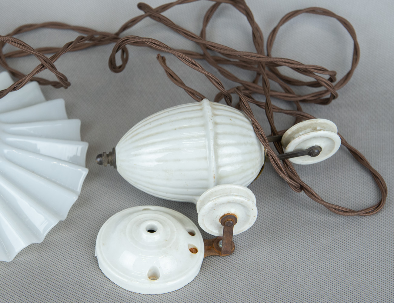 Старинный подвесной светильник с противовесом