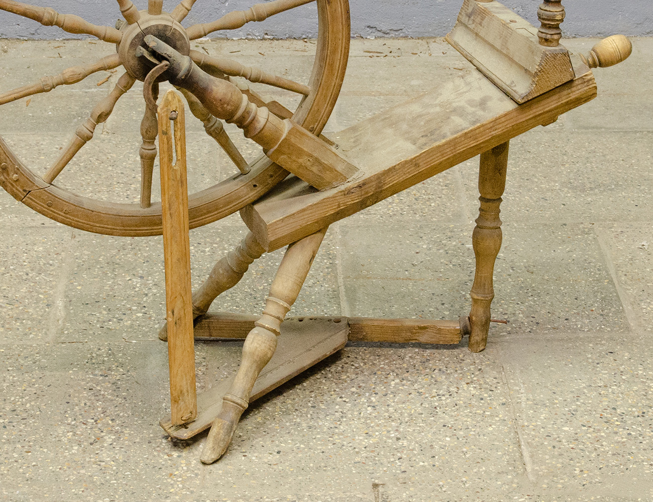 Старинная деревенская самопрялка