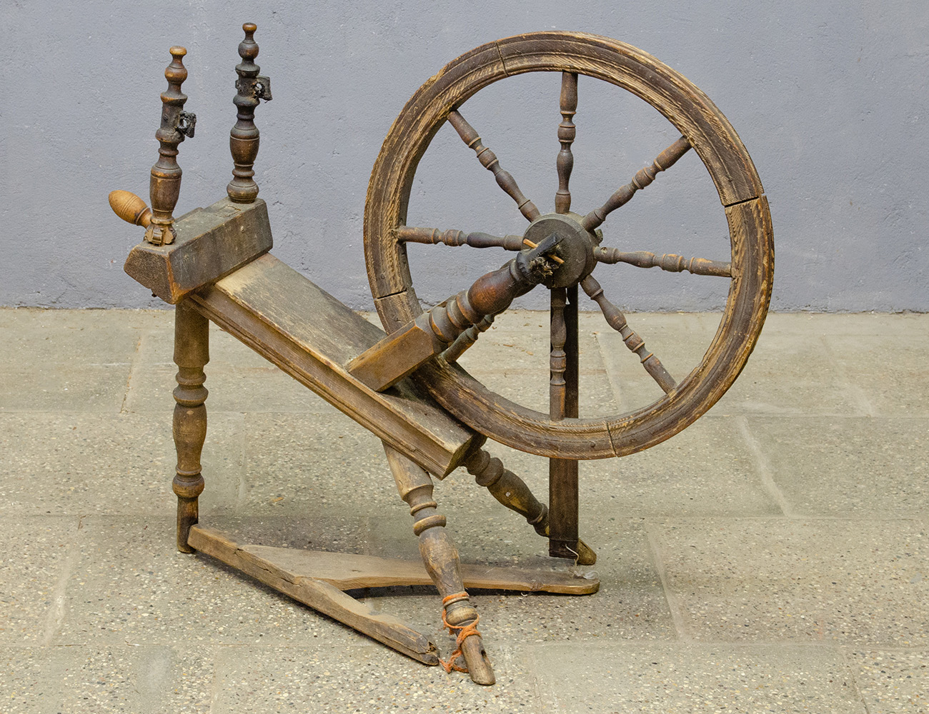 Старинная деревенская самопрялка