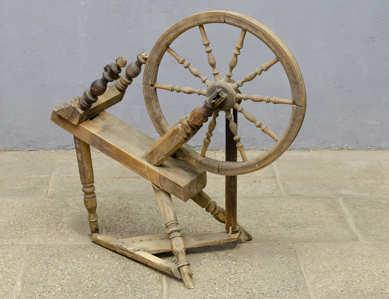 Старинная деревенская самопрялка