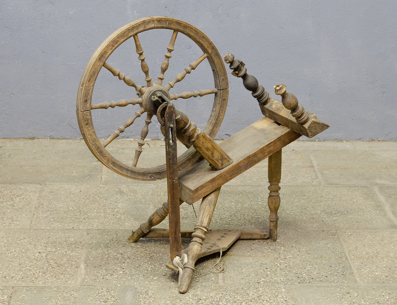 Старинная деревенская самопрялка