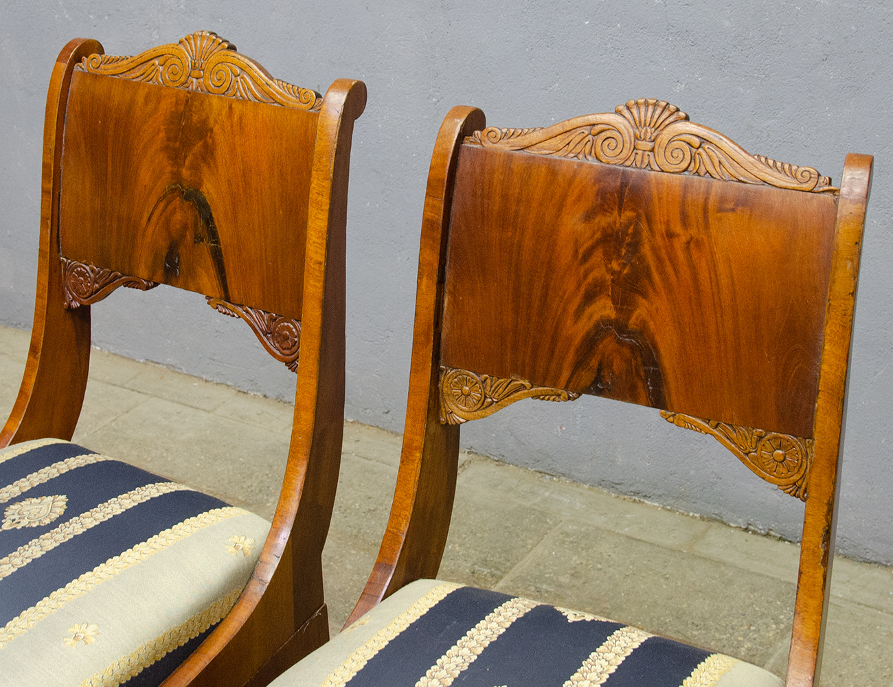 Антикварные стулья красного дерева, ампир