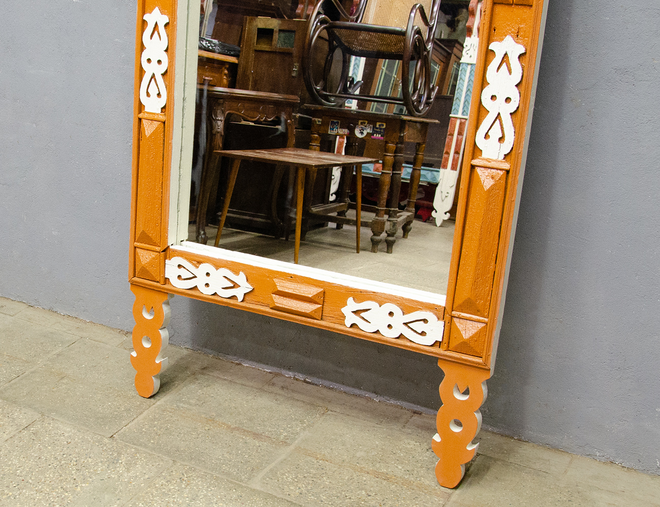 Старинный наличник с зеркалом