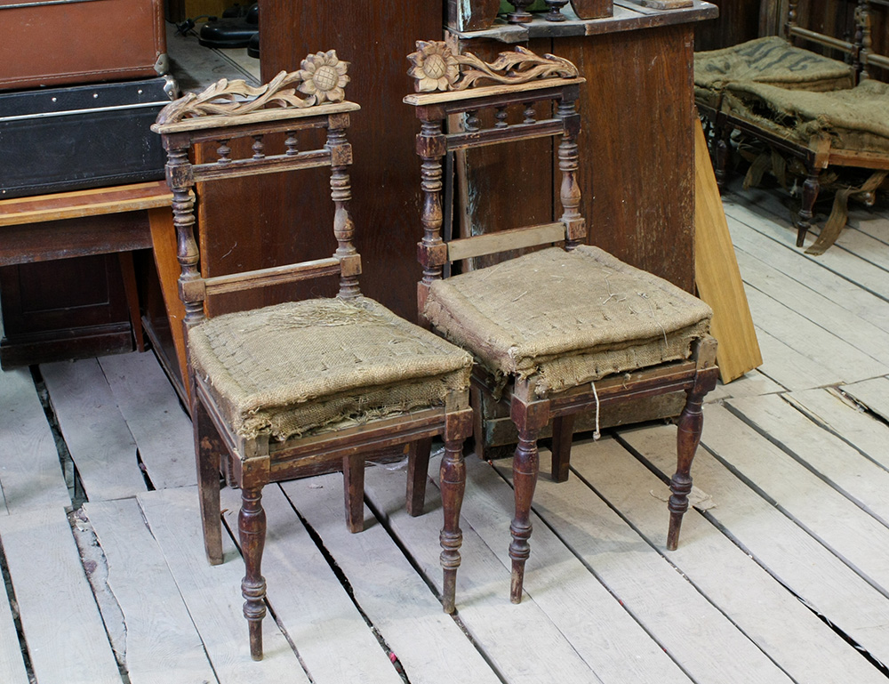 Реставрация мебели купить. Старая деревянная мебель. Стул 19 века. Старинный стул. Стулья старинные деревянные.