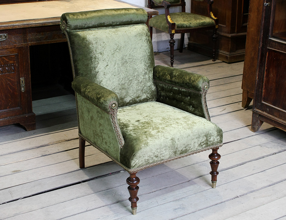 Реставрация деревянного кресла. Кресло Вольтер антикварное. Старые мягкие кресла. Кресло "Стар". Кресло в Старом стиле.