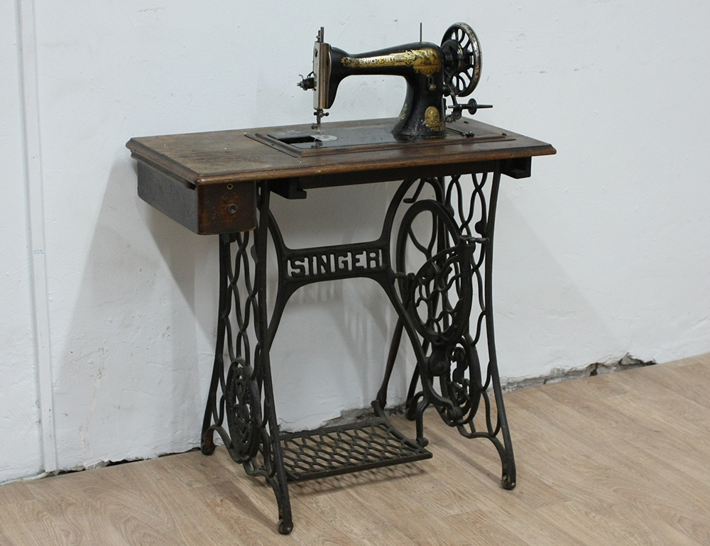 Старинная швейная машинка купить. Швейная машинка (Zinger super 2001). Швейная машинка Зингер s010l. Швейная машинка Зингер ножная. Швейная машинка Сенгера.