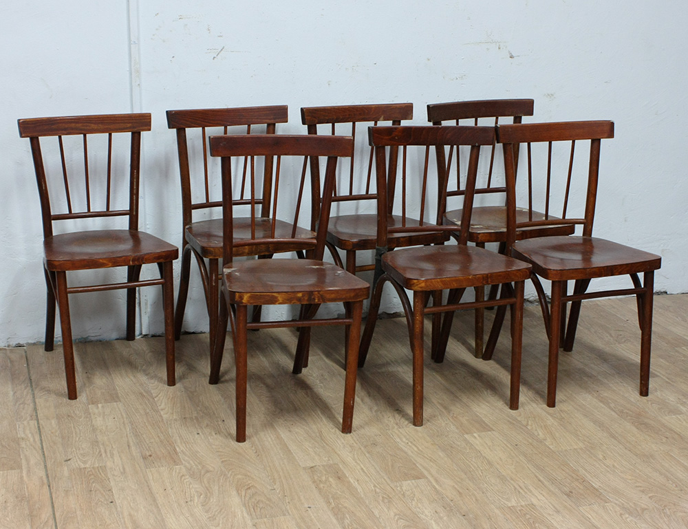 Авито стулья б у. Старый стол и стулья. Барахолка стулья деревянные. Стол со стульями Шуман.